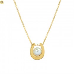 A simple and luxurious Dana pearl necklace with a U-shaped gold plated stainless steel holder