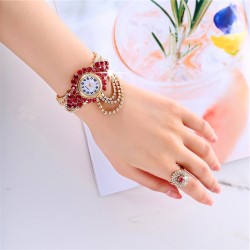 Douyin Internet Red Ladies Watchnays Diamond Set Ring Ring European and American Family Family Bracelet Watch Wather Women’s