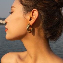 INS net red the same model 18K gold stainless steel hammer inlaid C -shaped ear clip does not drop color jewelry wholesale