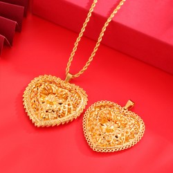 New Peach Heart Heart Hollow Flower Necklace قلادة تقليد ذهبية رومانسية على شكل قلب نسائي على شكل زخارف زخارف الذهب الرملي الرملي الرجعية البرية