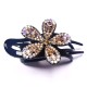 نمط جديد من قصاصات حشائش Rhinestone مع الماس والزهور مقطع أفقي رائع ومشبك الشعر الأنيق من ثلاثة أسنان للنساء نمط جديد من قصاصات حشائش Rhinestone مع الماس والزهور مقطع أفقي رائع ومشبك الشعر الأنيق من ثلاثة أسنان للنساء