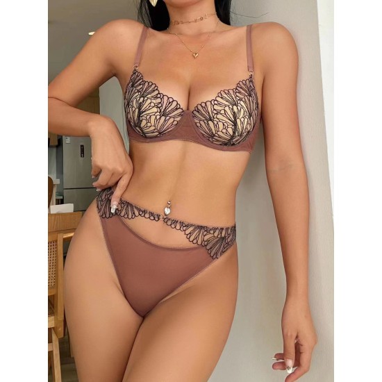 طقم ملابس داخلية نسائية من حمالة صدر وسروال داخلي قصير مزين بالدانتيل طقم ملابس داخلية نسائية من حمالة صدر وسروال داخلي قصير مزين بالدانتيل