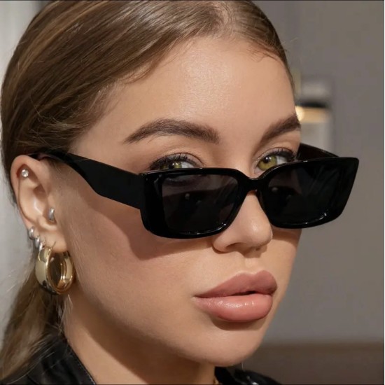 نظارات شمسية نسائية عصرية بإطار صغير وعصري نظارات شمسية نسائية عصرية بإطار صغير وعصري