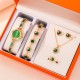 العلامة التجارية الجديدة 2024 Women's Gemstone Watch inlaid Diamond Watch ، Frasnable Student Claw Chain Watch Watch Watch Watch