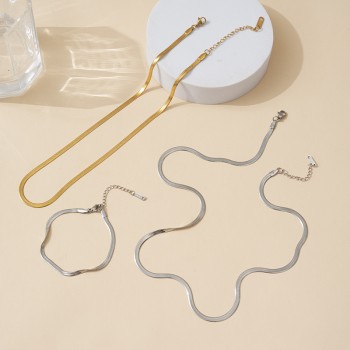 أوروبا والولايات المتحدة الرياح التيتانيوم الصلب قلادة تصميم شبكة صغيرة من النساء في اتجاه الأزياء والمجوهرات الأحمر مزاجه