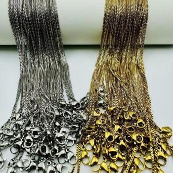 البيع المباشر عبر الحدود الأوروبية والأمريكية جنوب شرق آسيا الفولاذ المقاوم للصدأ سلسلة عادي 18K مطلي قلادة ديي مربع سلسلة مجوهرات سلسلة هندسية البيع المباشر عبر الحدود الأوروبية والأمريكية جنوب شرق آسيا الفولاذ المقاوم للصدأ سلسلة عادي 18K مطلي قلادة ديي مربع سلسلة مجوهرات سلسلة هندسية