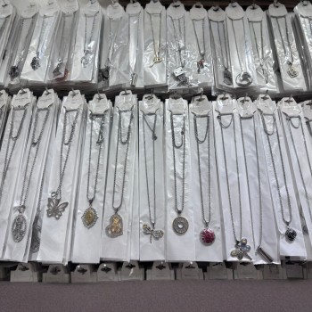 توريد الفولاذ المقاوم للصدأ قلادة الفولاذ المقاوم للصدأ مع سلسلة من أوروبا والولايات المتحدة مجوهرات اللؤلؤ مصنعين مباشرة شخصية الموضة توريد الفولاذ المقاوم للصدأ قلادة الفولاذ المقاوم للصدأ مع سلسلة من أوروبا والولايات المتحدة مجوهرات اللؤلؤ مصنعين مباشرة شخصية الموضة