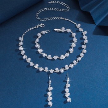 الأوروبية والأمريكية الساخنة بيع الماس مطرز قلادة اللؤلؤ أقراط أساور ثلاث مجموعات من اكسسوارات الزفاف مساء اللباس الأوروبية والأمريكية الساخنة بيع الماس مطرز قلادة اللؤلؤ أقراط أساور ثلاث مجموعات من اكسسوارات الزفاف مساء اللباس